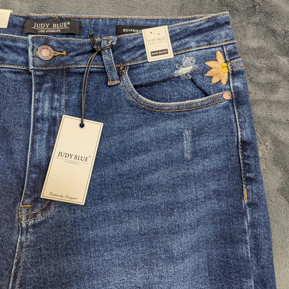 NWT Judy Blue Jeans Womens 13/31 Floral Embroidered High Rise Boyfriend Fit